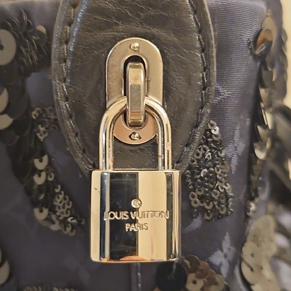 Louis Vuitton LOVE PARIS Sequin Tote – Limited Edition 2014 - Picture 13 of 14